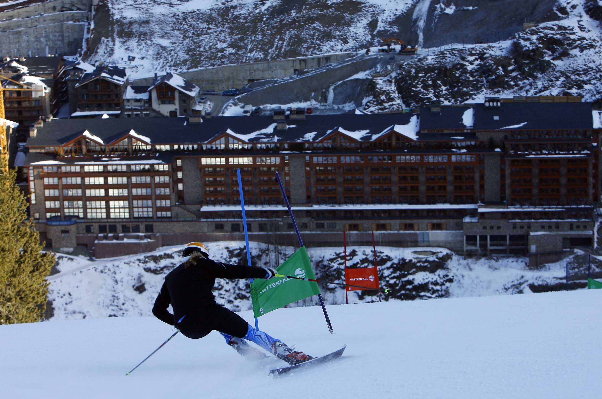 La titularitat del terreny i qui i com promou l\'obra: més ombres sobre la plataforma esquiable de Soldeu