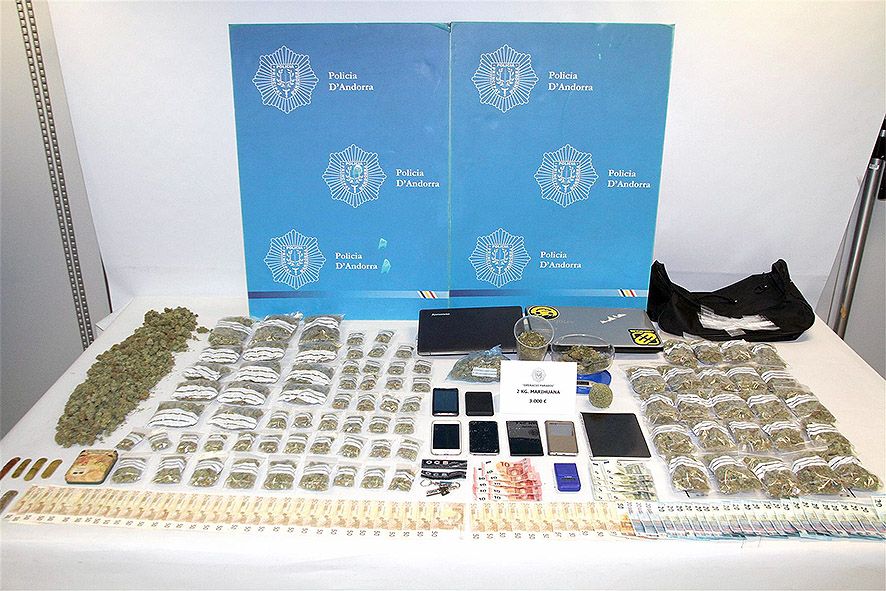 Tres detinguts i un pis d\'Encamp que servia de \'fàbrica\' de dosis desmantellat en una operació antidroga