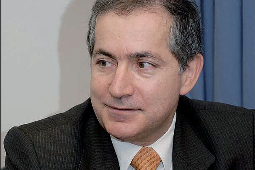 L\'inspector d\'hisenda espanyol contractat per posar en marxa l\'Agència Tributària encara la recta final de l\'estada al país