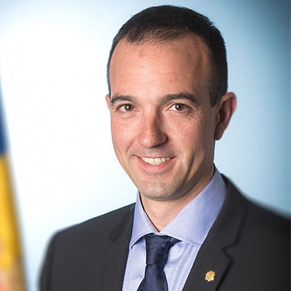 La policia va registrar el 2 de maig la denúncia contra el mestre per l\'enganxada amb el fill del ministre