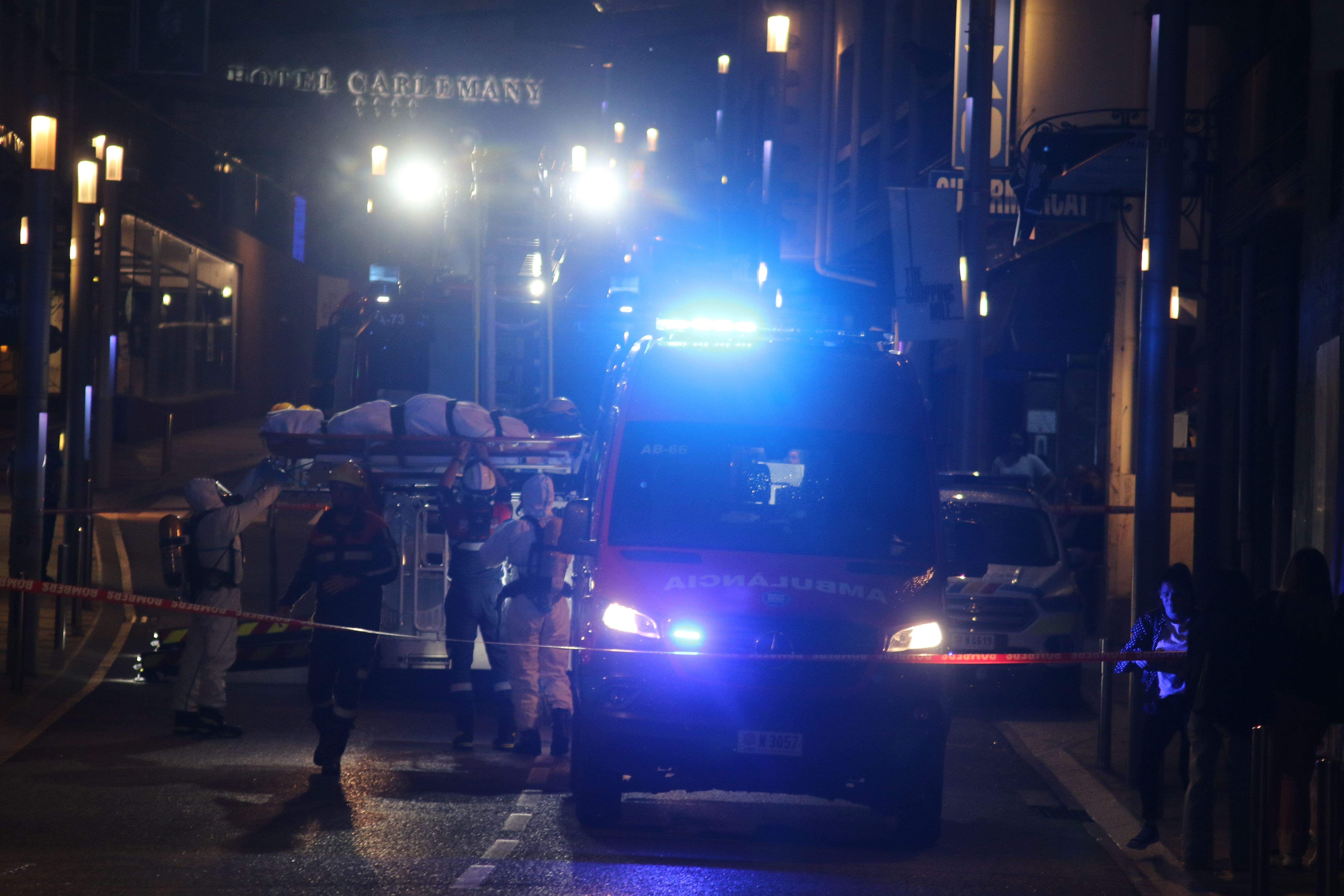 Els bombers han acabat extraient el cadàver.