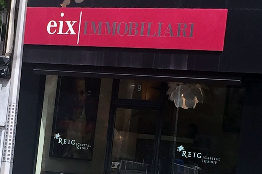 Els investigadors sospiten que els lladres de la immobiliària poden tenir relació amb unes obres recents al local