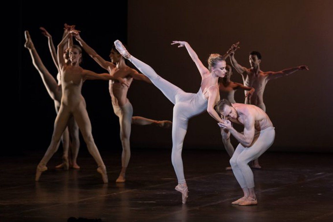 Una coreografia del Béjart Ballet.