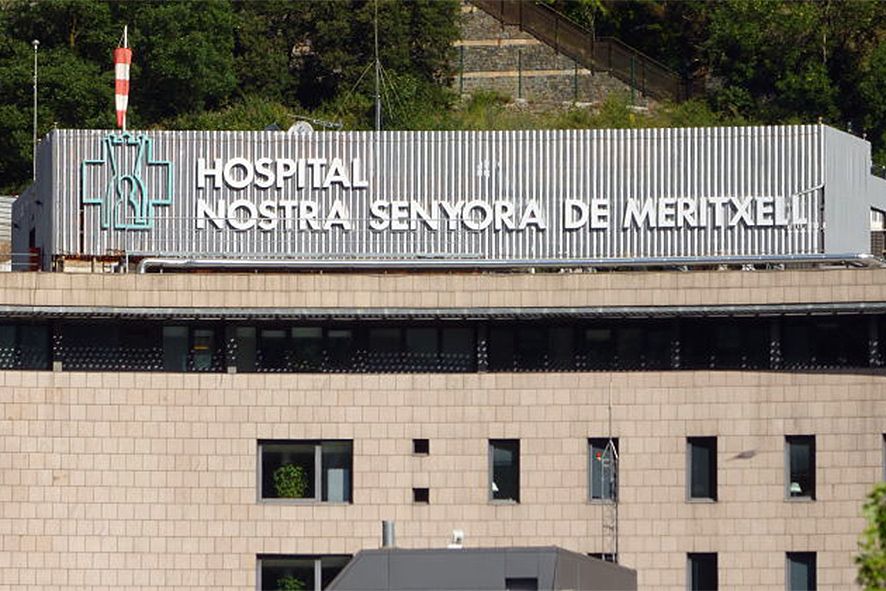 L\'hospital paga complements \'a mida\' i el 50% de la despesa que el personal fa a la cafeteria