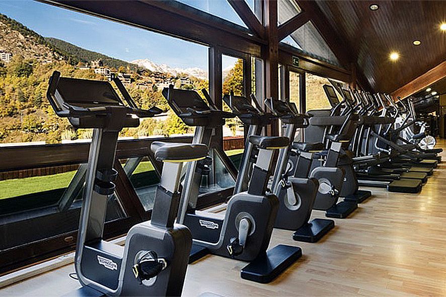 Detenen \'in fraganti\' un abonat d\'un conegut centre esportiu d\'Anyós que robava altres usuaris