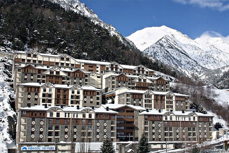 Astra es liquida trenta anys, una promoció social i un informe de la Udef després