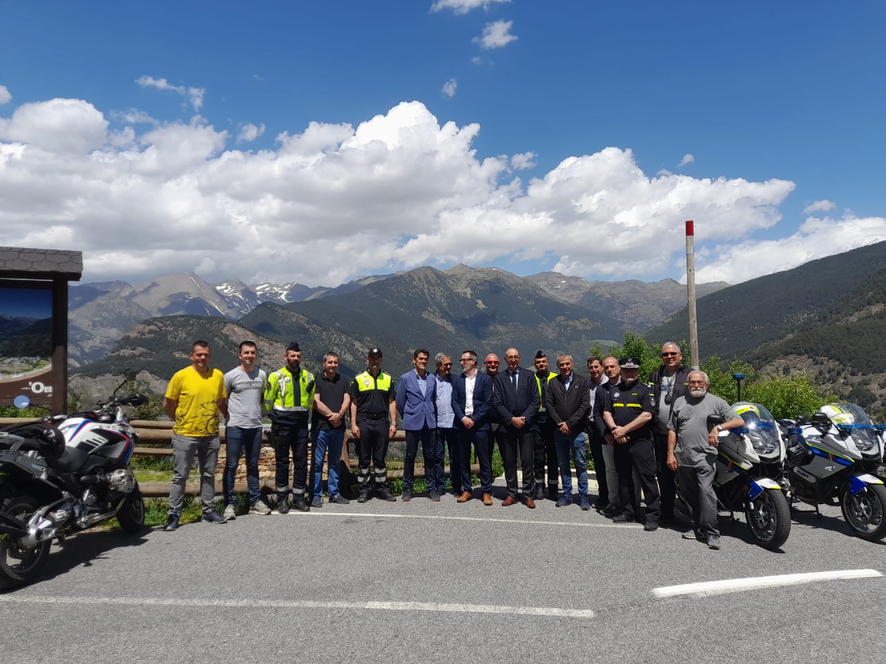 Una imatge de grup al coll d'Ordino.