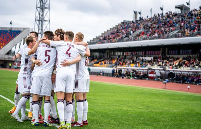 Celebració del primer gol de Letònia.