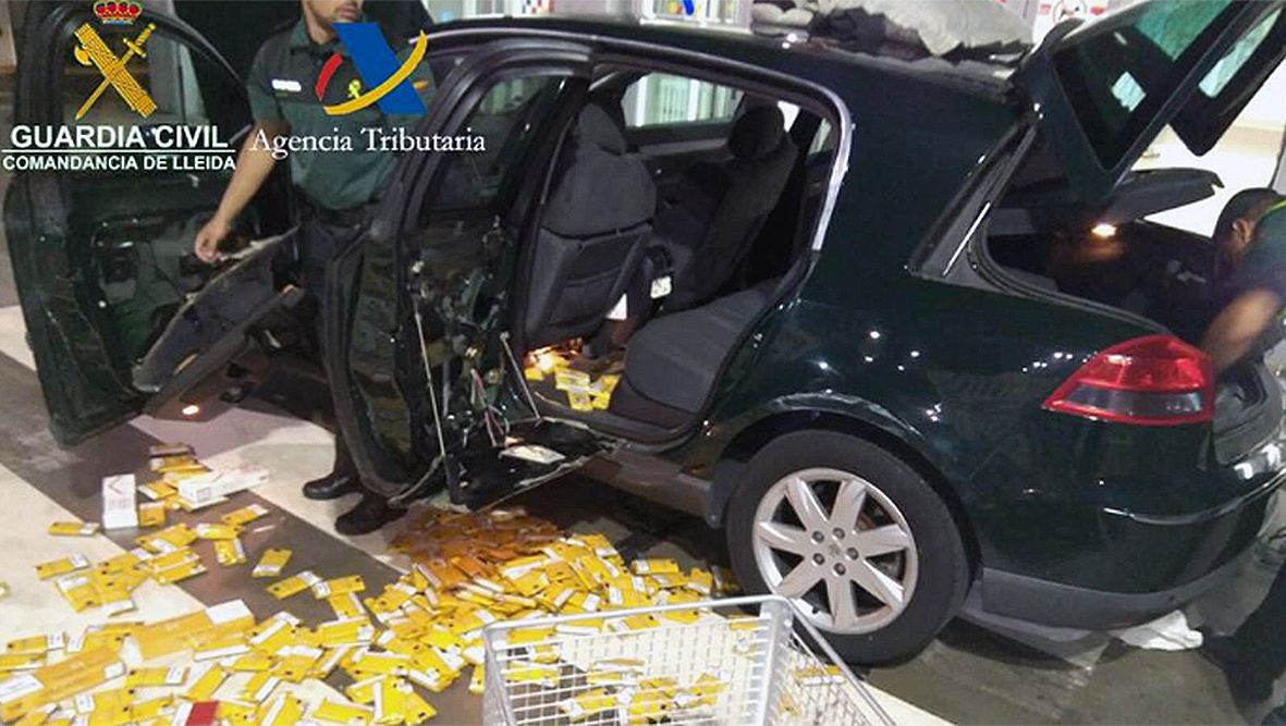 La guàrdia civil comissa a la Farga de Moles més de 3.600 paquets de tabac de contraban