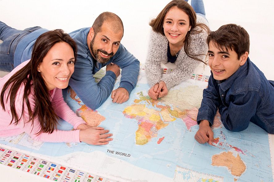 L’any més ‘explosiu’ del cap dels artificiers de la policia: volta al món amb la família