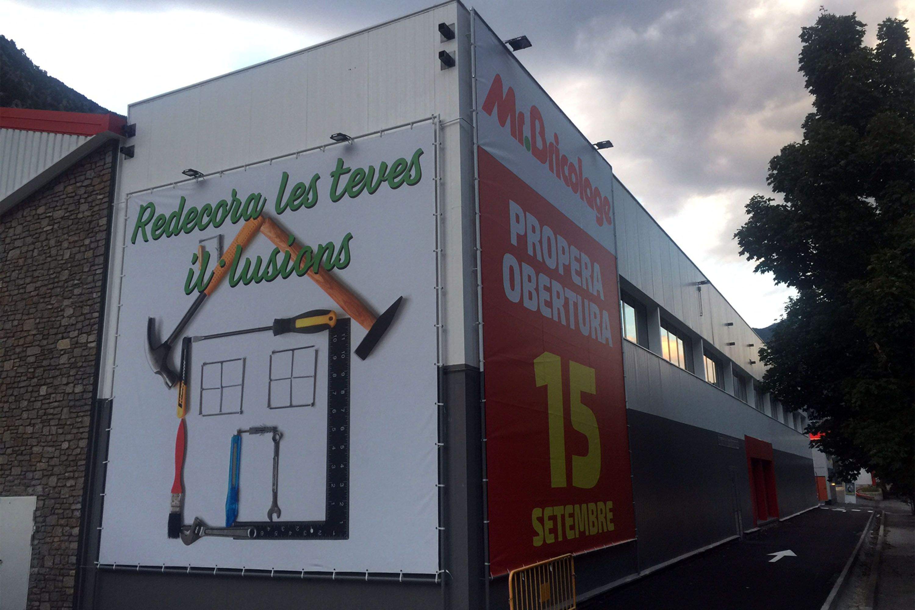 Mr Bricolage canvia d’emplaçament i dobla la superfície comercial disponible