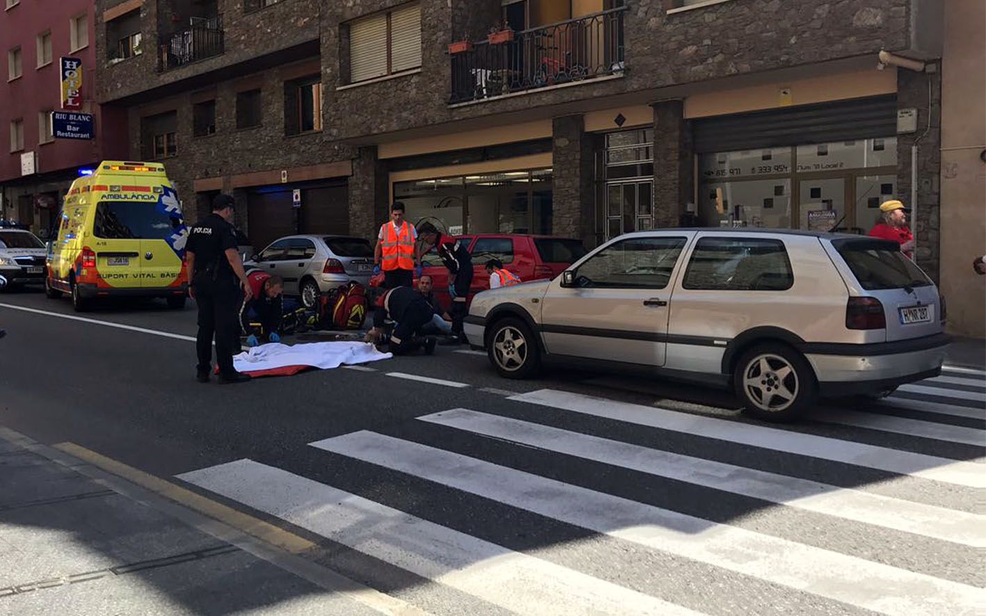 Dos ferits per contusions en un atropellament en un pas de vianants d’Encamp
