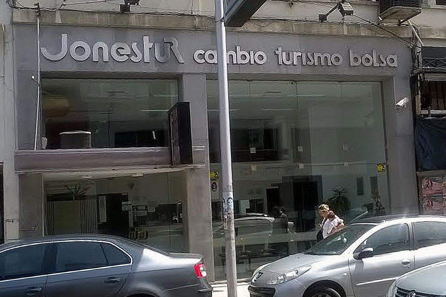 Desenes de clients argentins de BPA denuncien a la Justícia “l’abús” de l’AREB per bloquejar comptes ‘sine die’