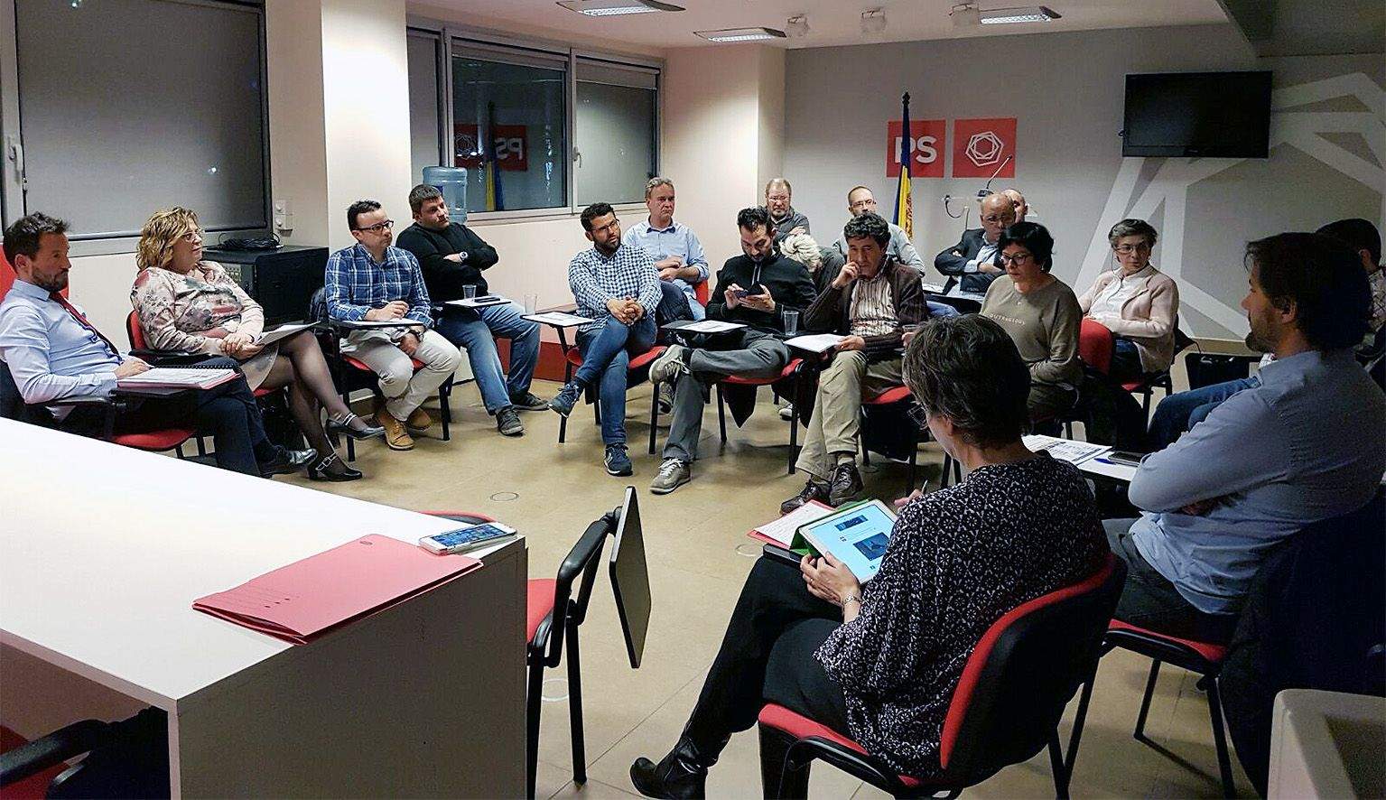 El PS es posiciona a favor del dret a decidir a Catalunya i en contra de la vulneració de drets fonamentals