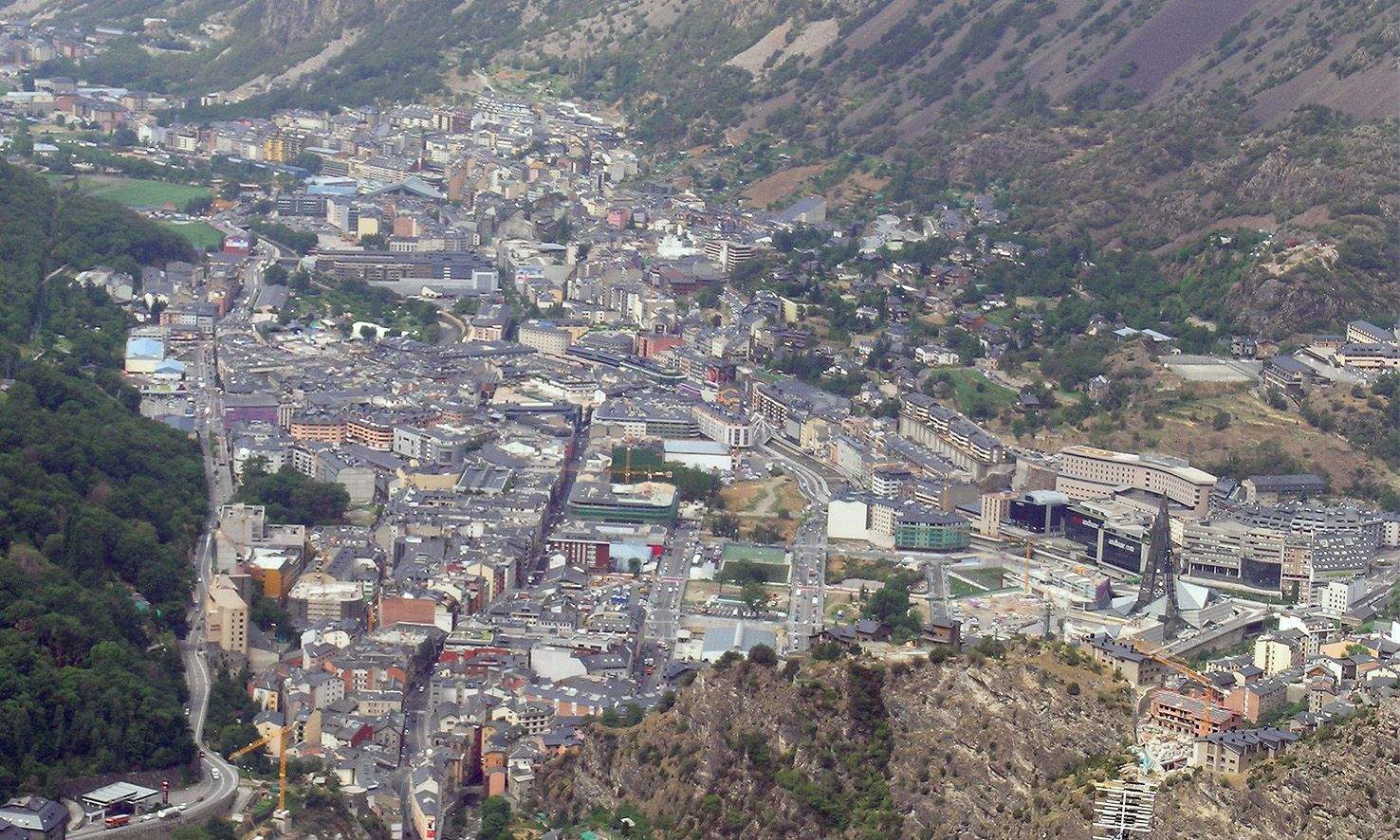 Els informes del Govern asseguren que en el cas de les cessions gratuïtes de terrenys els comuns reforcen les seves garanties