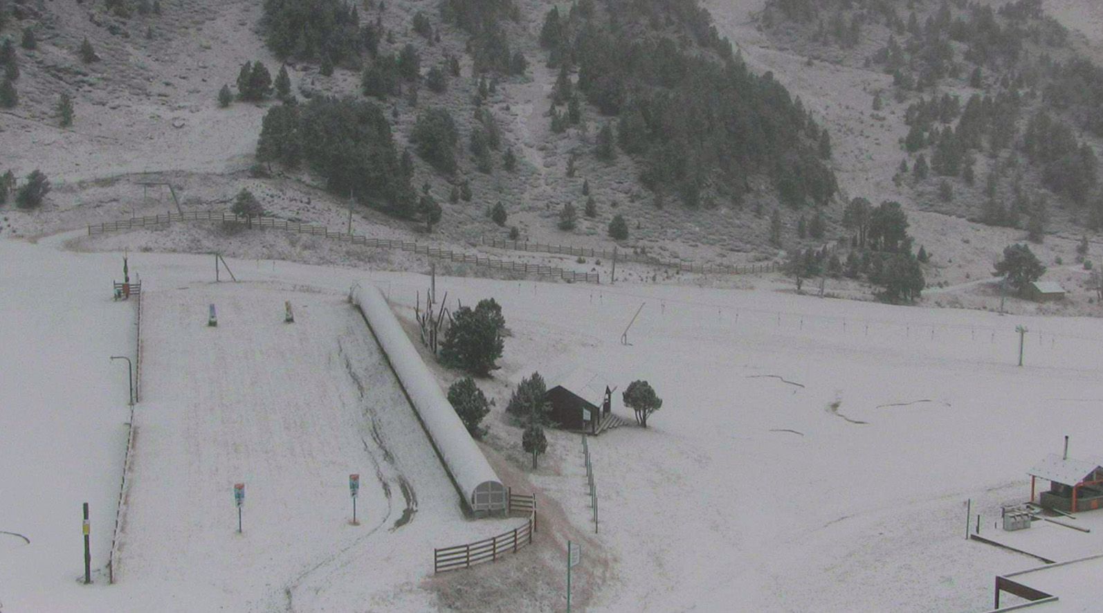 Les cotes altes del país reben la primera nevada mig seriosa de la temporada