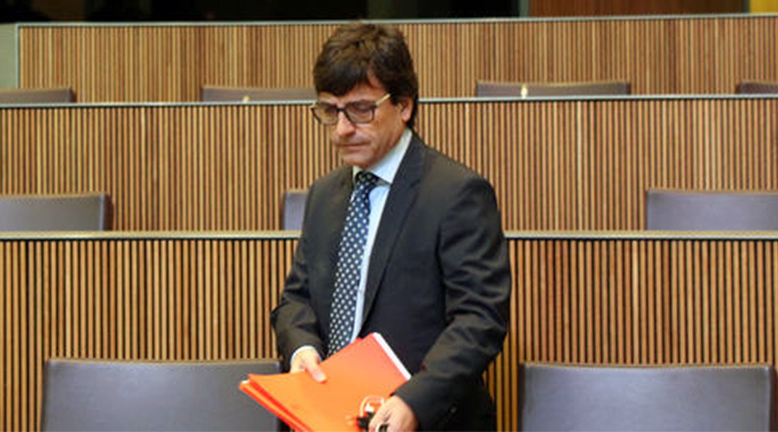 Cinca apedaça d’urgència una llei que els Coprínceps van avisar que no firmarien