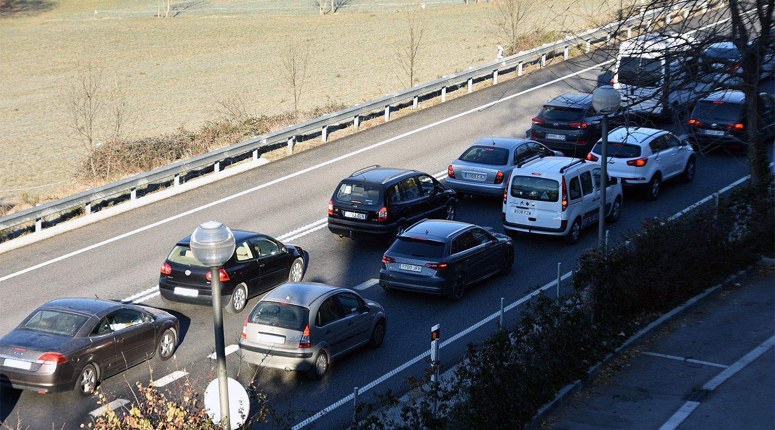 Cues de 15 quilòmetres per accedir al Principat