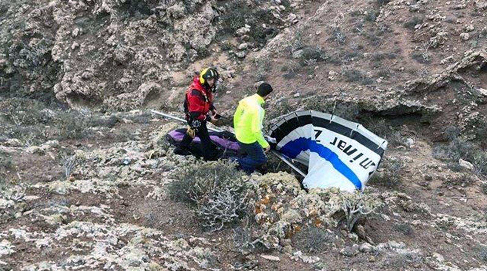 Commoció al cos de bombers per la mort d’un agent en accident d’ala delta a les Canàries