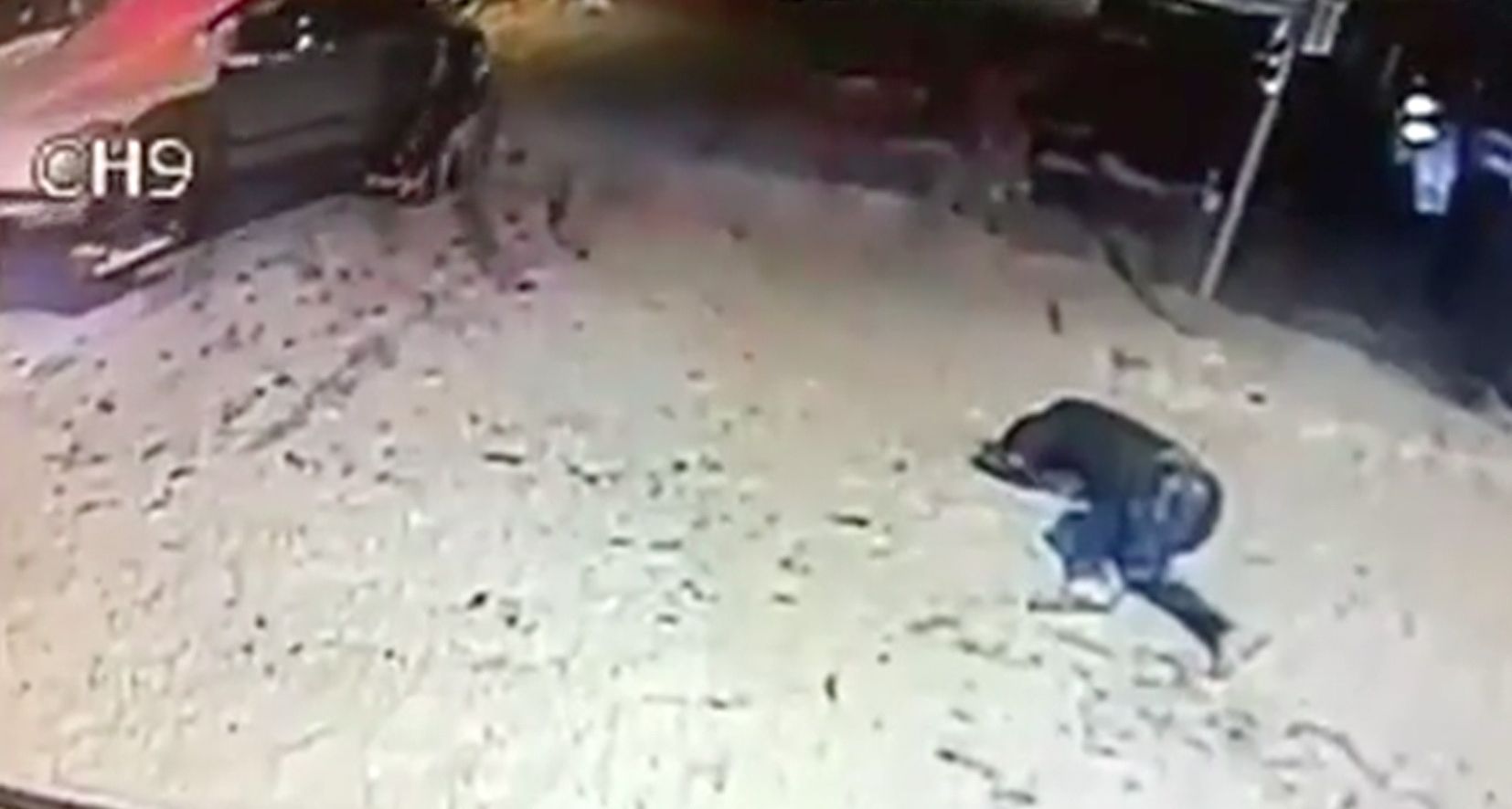 L’home que va gravar i difondre les imatges del jove embriac del Pas de la Casa té un conflicte obert amb almenys un agent de circulació