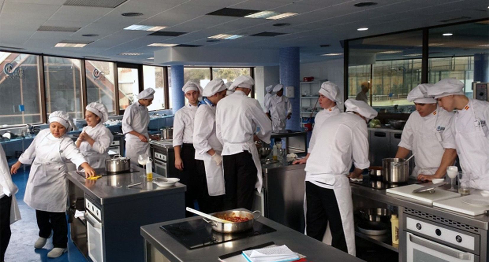 L’obertura econòmica també s’encalla en educació