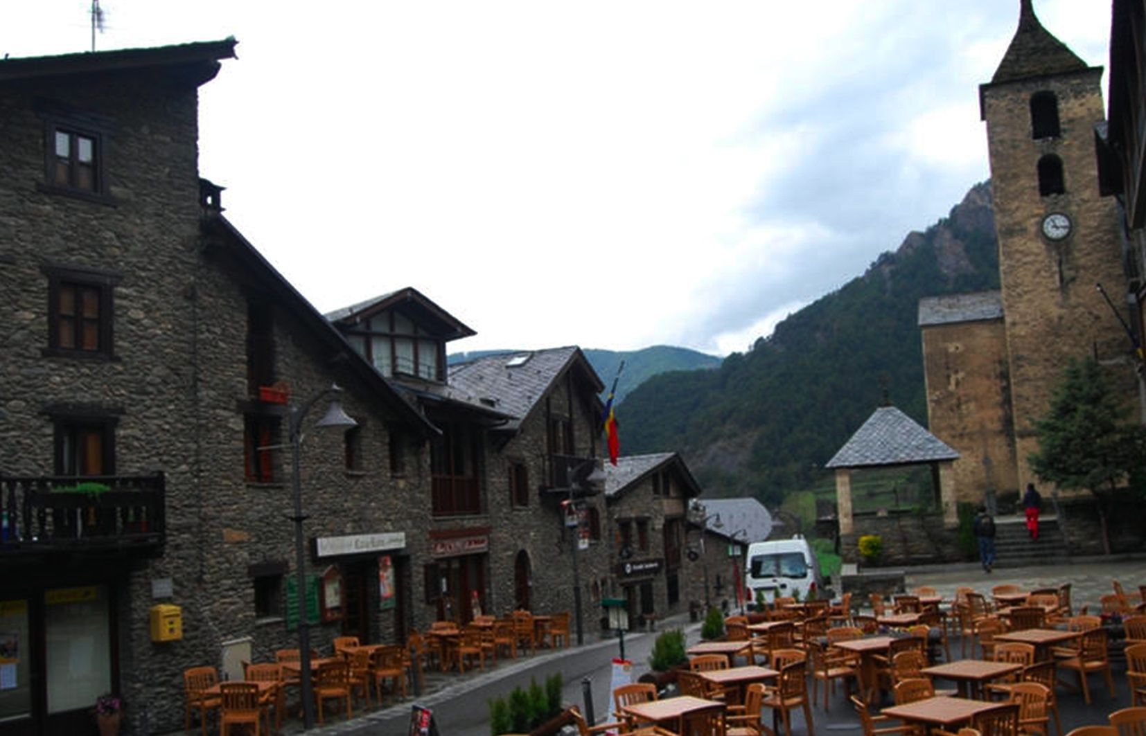 Expectació i estupefacció a Ordino per la boda (com a mínim) de l’any