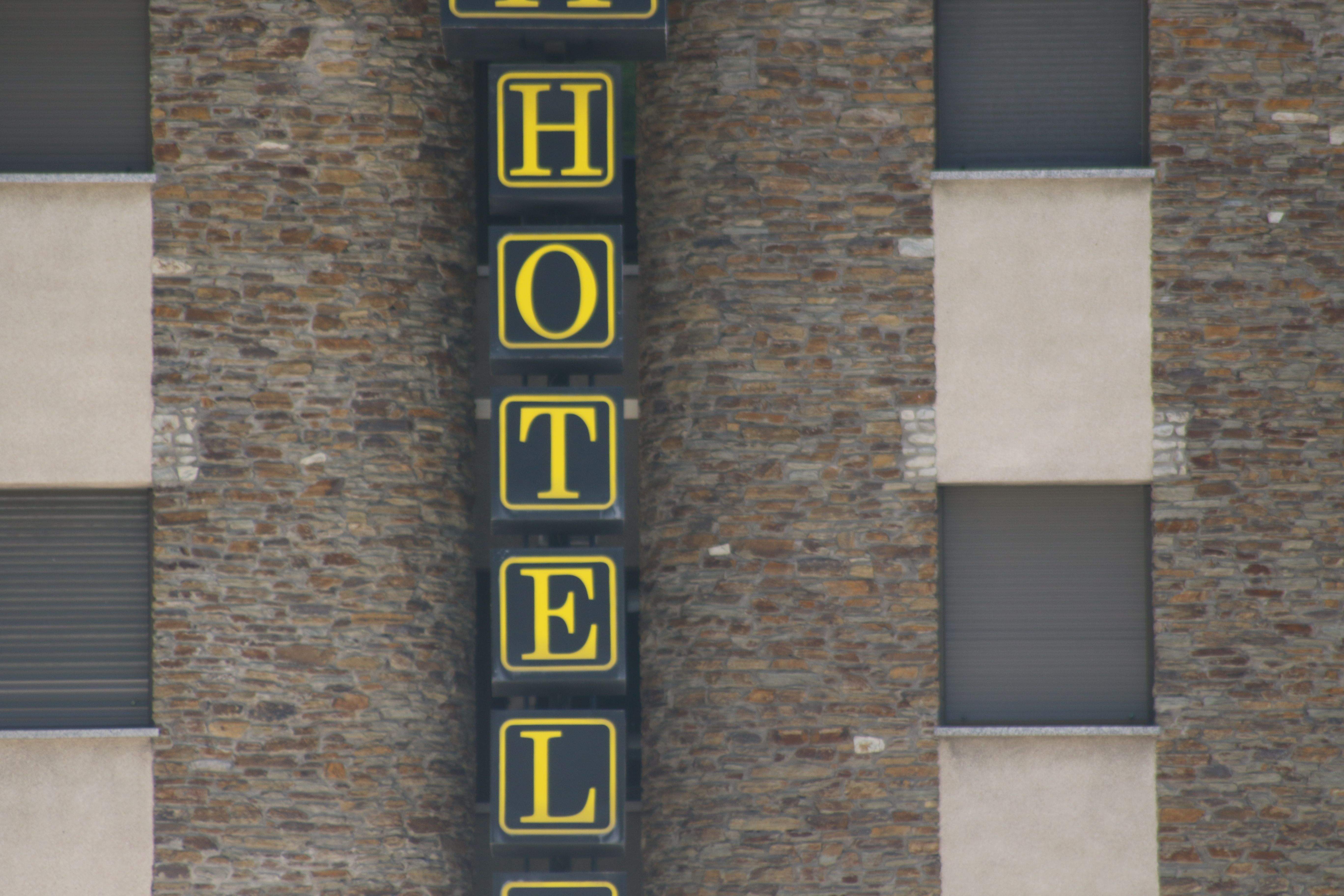 Rètol d'un hotel.