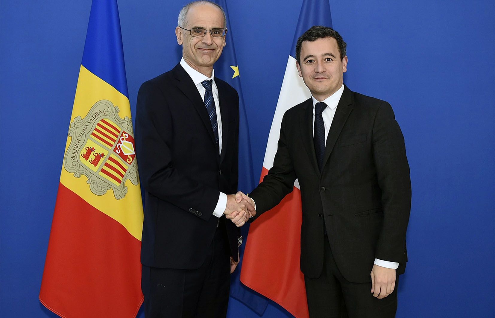 Encaixada de mans entre el cap de Govern, Toni Martí, i el ministre d\'Acció i Comptes Públics francès, Gérald Darmanin. Encaixada de mans entre el cap de Govern, Toni Martí, i el ministre d\'Acció i Comptes Públics francès, Gérald Darmanin.