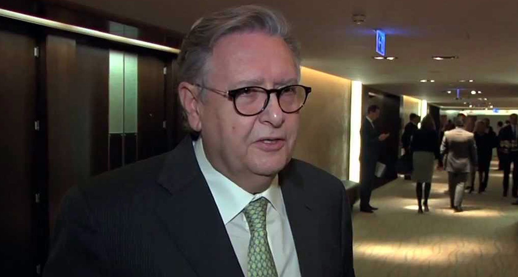 Josep Peralba en les instal·lacions de l\'entitat bancària.