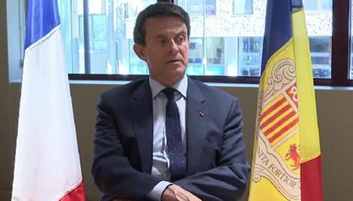 Manuel Valls durant la trobada amb els residents francesos a Andorra.