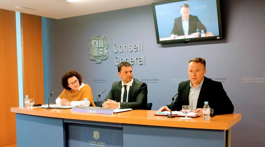 Una roda de premsa dels actuals tres integrants del grup parlamentari liberal. Una roda de premsa dels actuals tres integrants del grup parlamentari liberal.