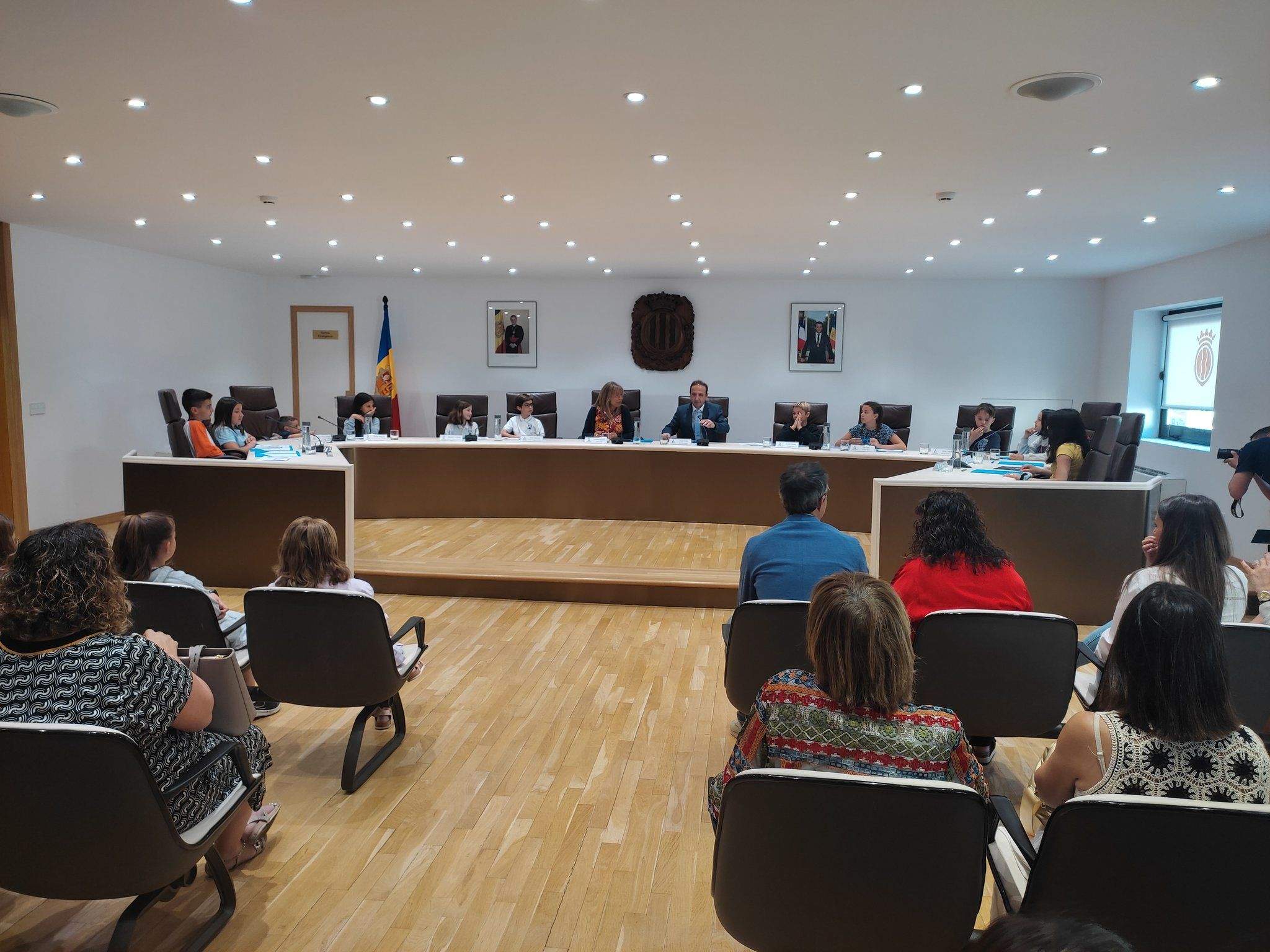 La sala de plens ha acollit aquest dimarts la sessió de Consell d'Infants, a la que correspon aquesta imatge.