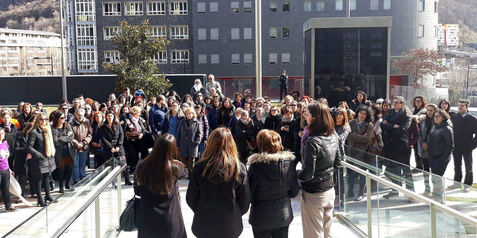 Una concentració feminista a la plaça Lídia Armengol abans de la pandèmia.