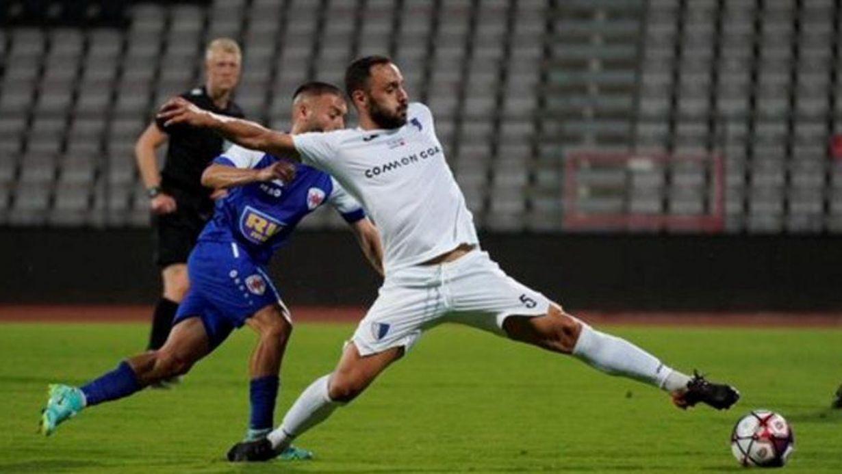 El jugador de l'Inter Sergi Moreno intenta controlar la pilota en el partit contra el Pristinha a la prèvia de la passada Champions League.