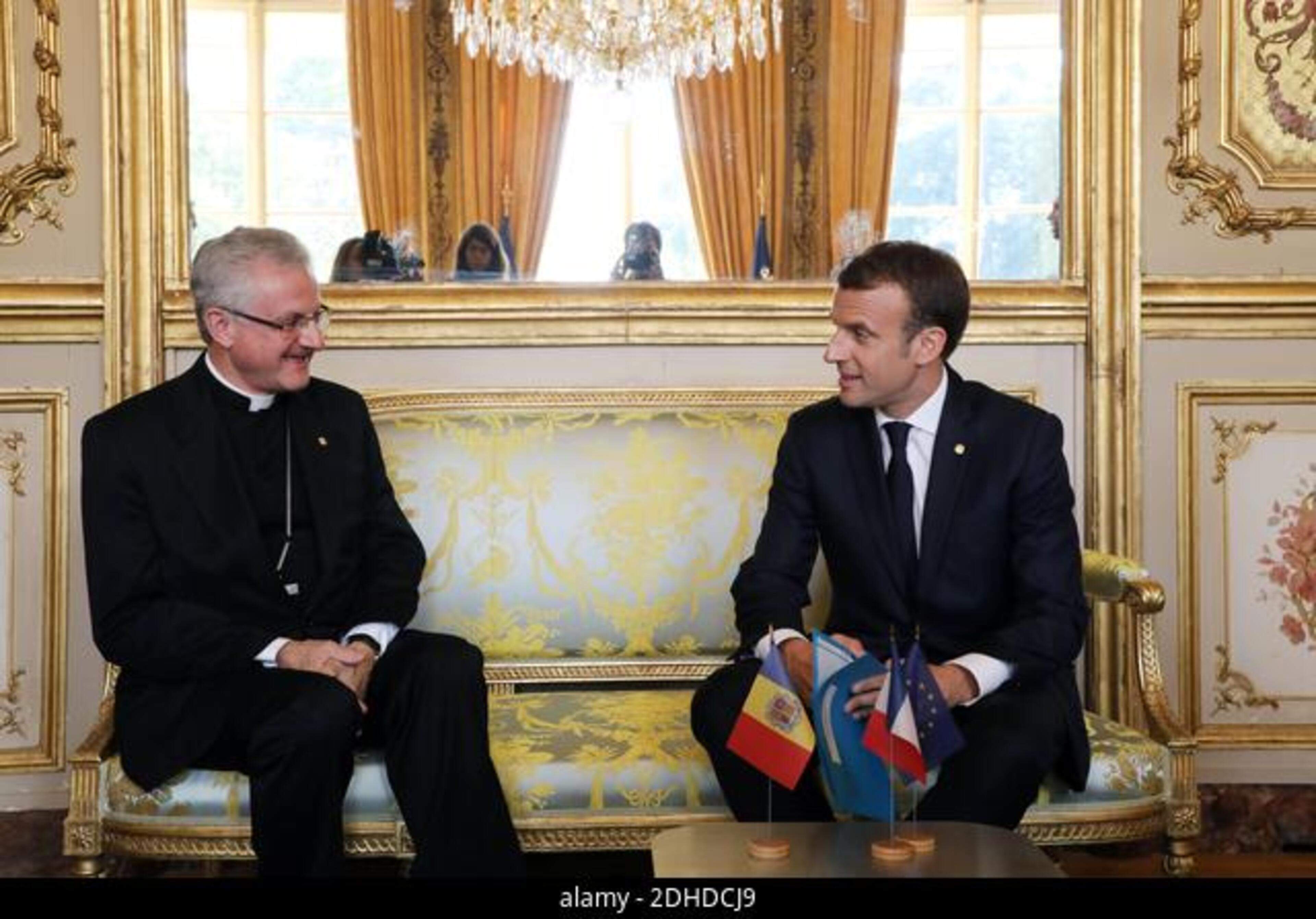 Joan-Enric Vives i Emmanuel Macron en una trobada a l'Elisi.