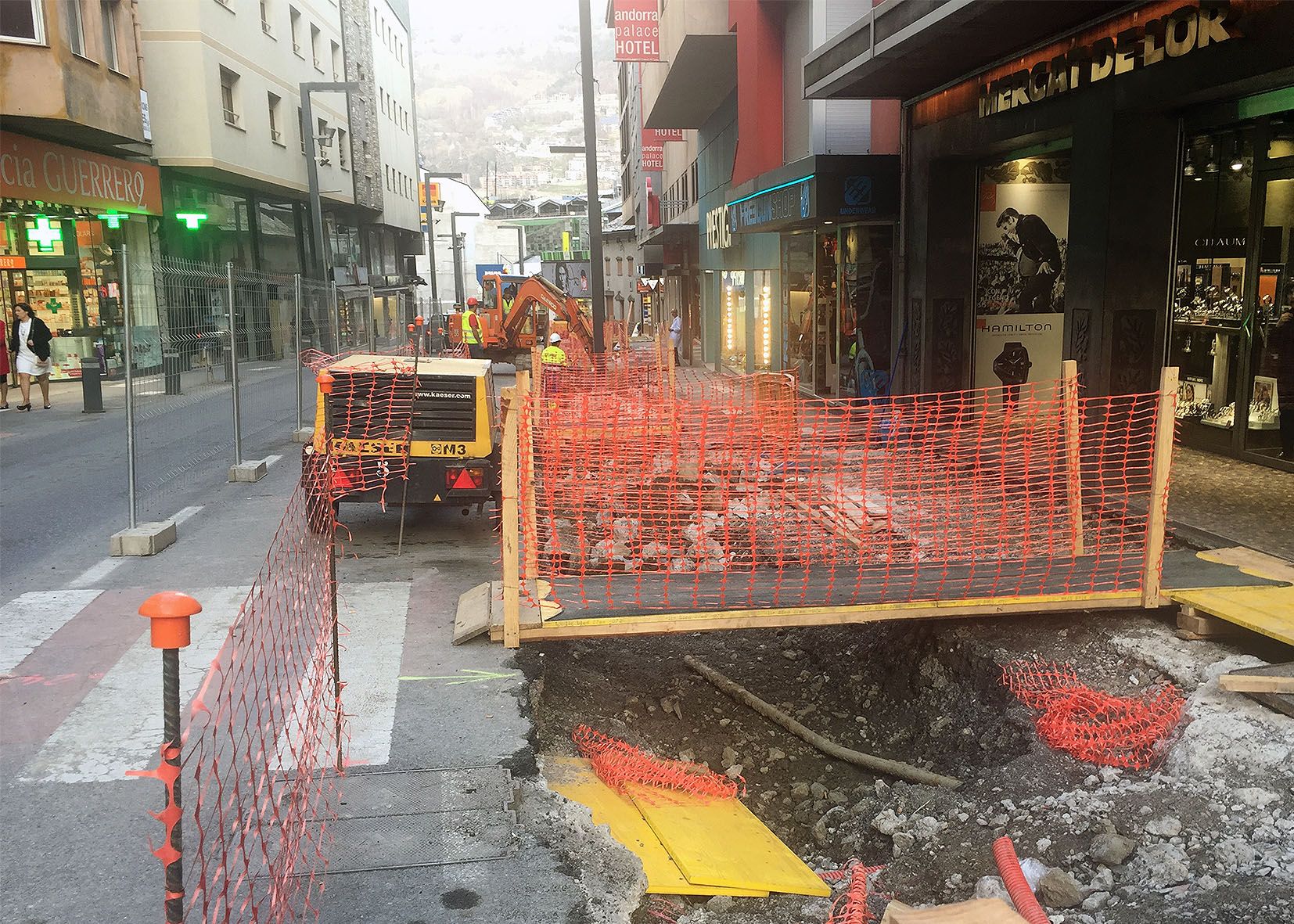 Punt on hi va haver el trencament de la canonada amb resultats espectacular. Punt on hi va haver el trencament de la canonada amb resultats espectacular.