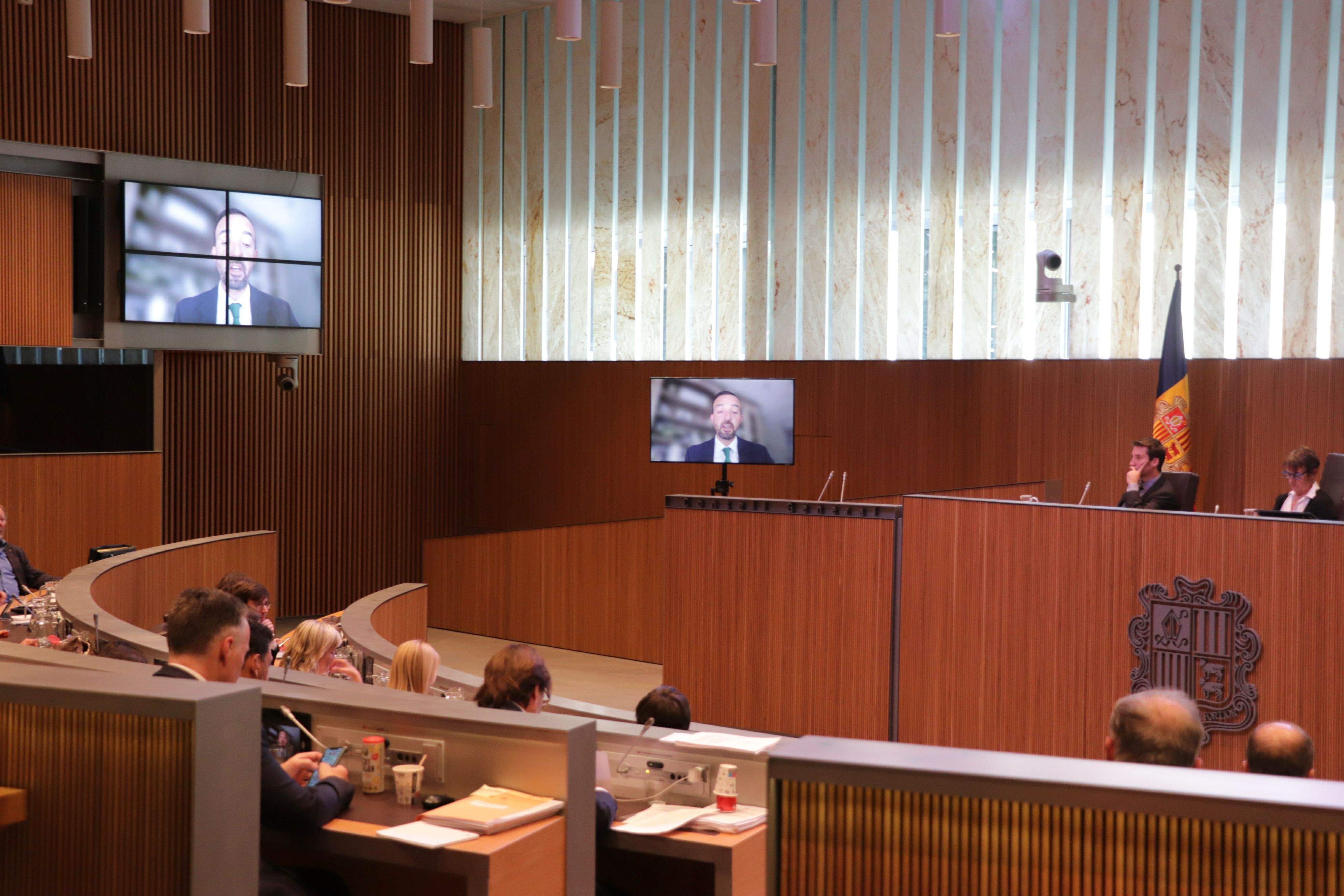 El ministre de Turisme, Jordi Torres, ha intervingut telemàticament, ja que pateix Covid.