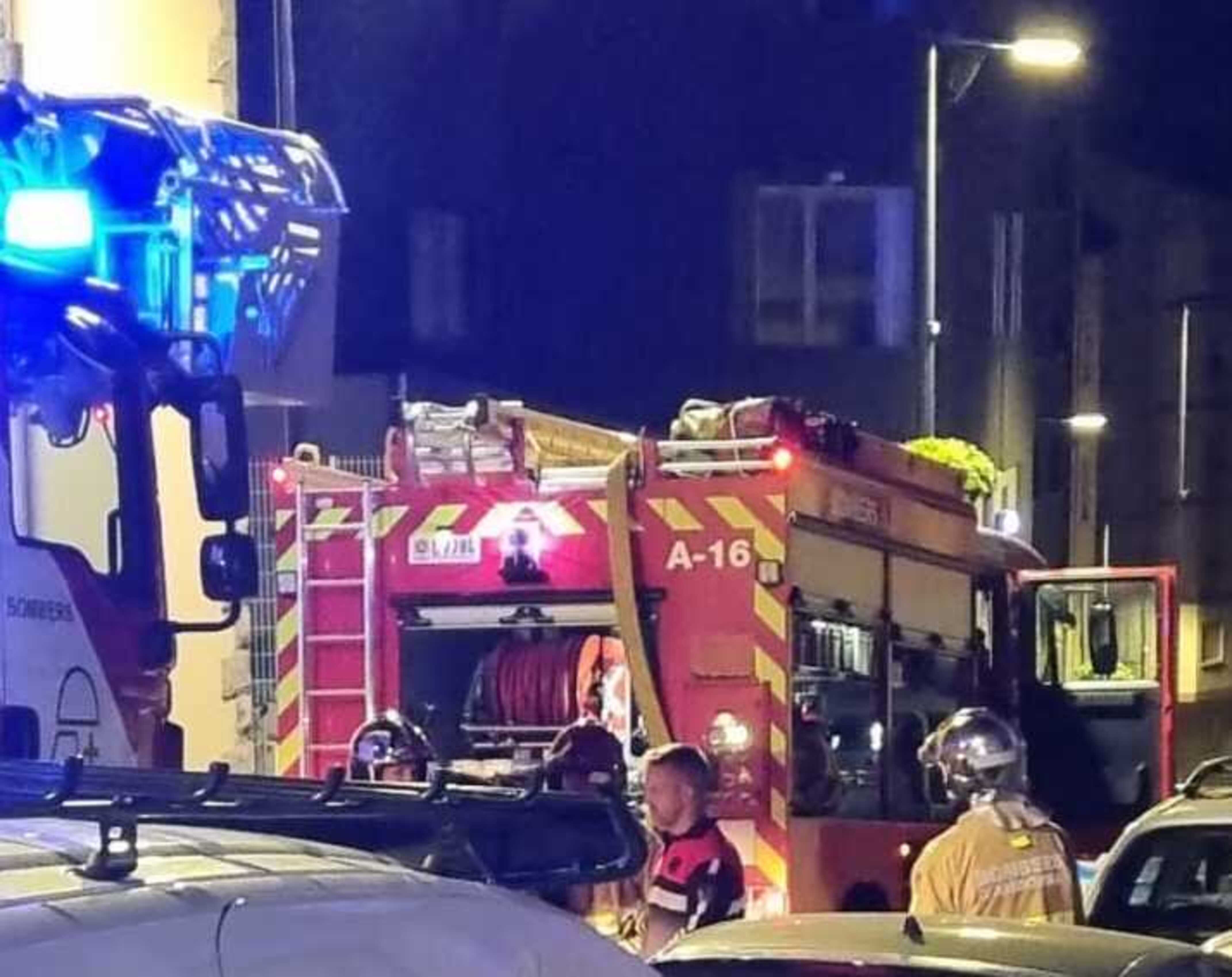 Els bombers al lloc dels fets.