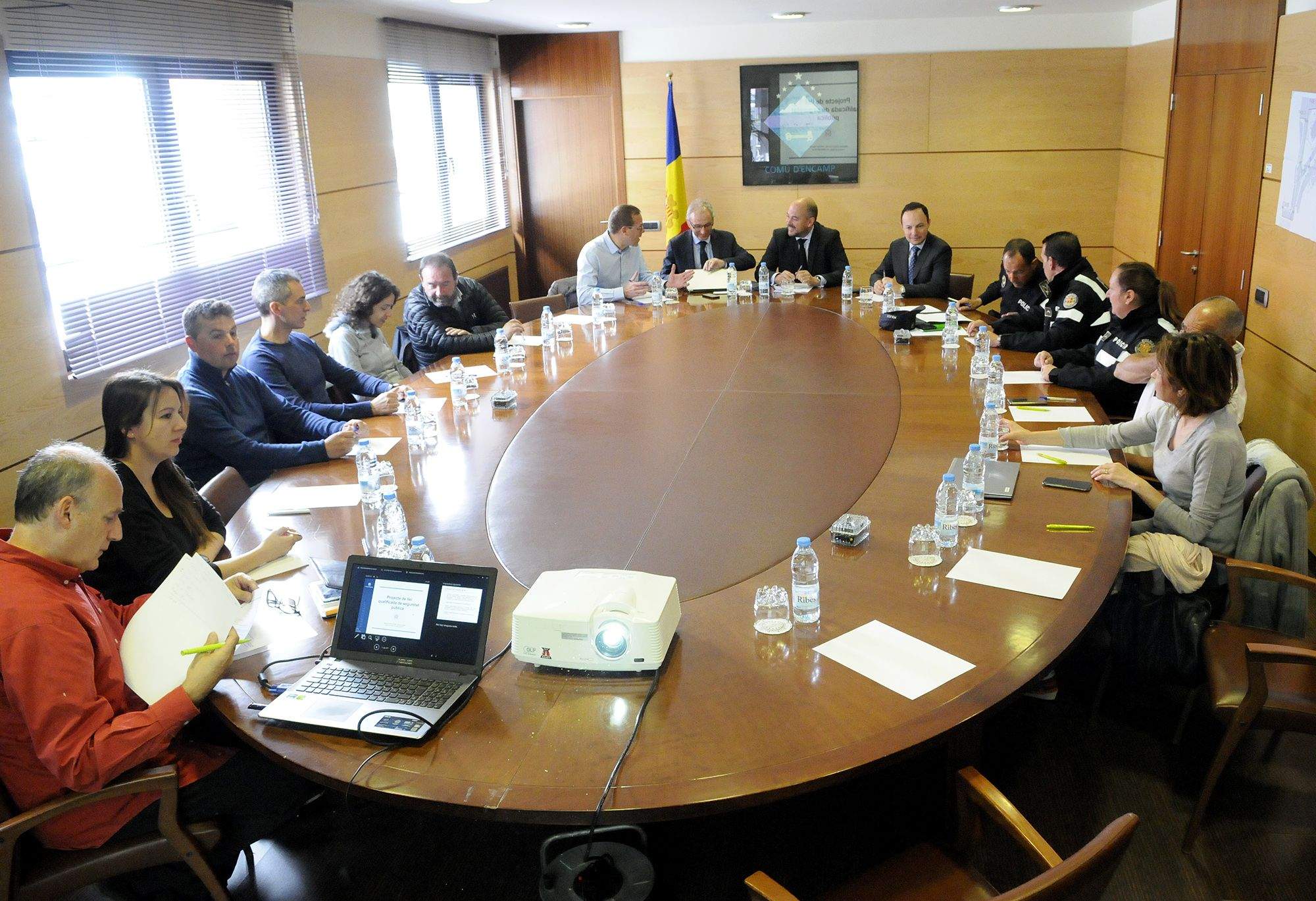 Un moment de la reunió de la Taula transversal de l\'oci nocturn del Pas de la Casa.
