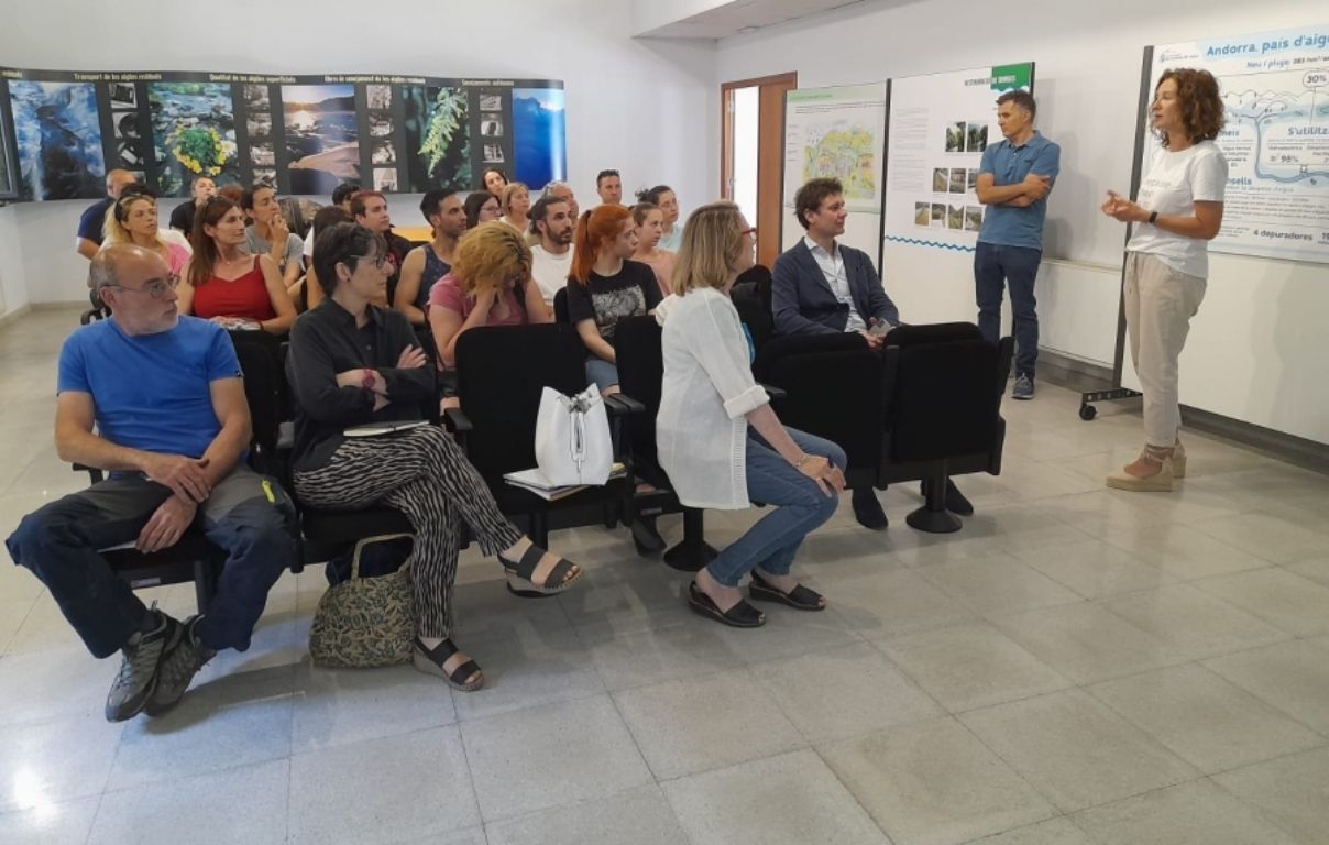 La ministra Sílvia Calvó (dreta de la imatge) ha presentat la formació.