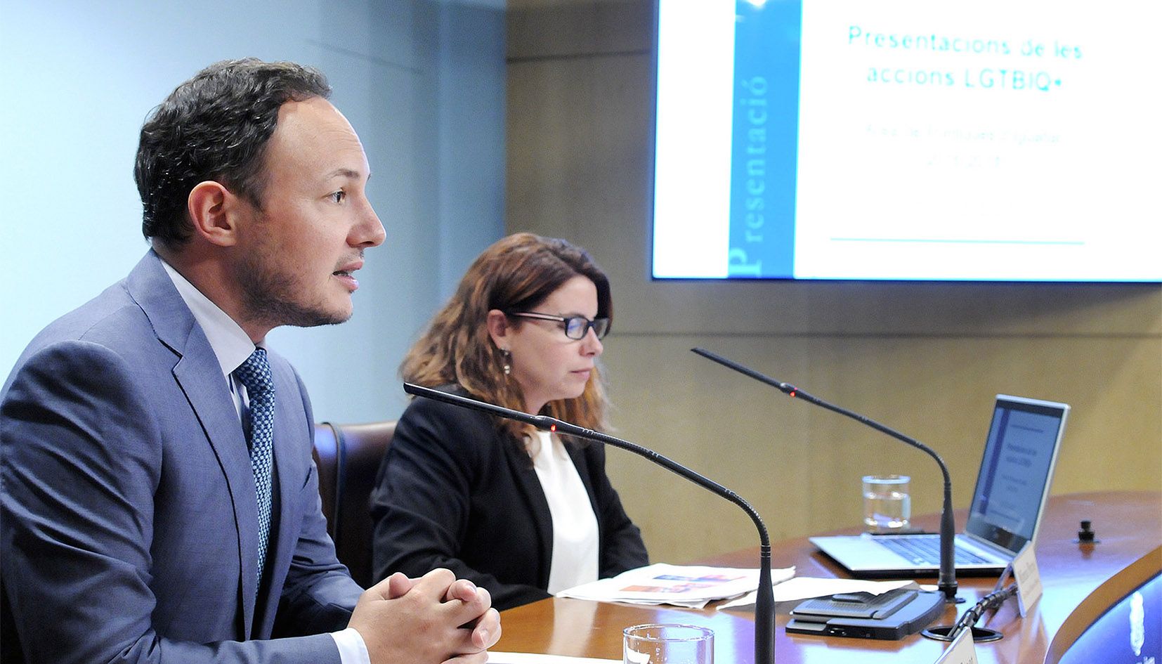 El ministre d'Afers Socials, Xavier Espot, i la cap de l'àrea d'Igualtat, Mireia Porras, durant la compareixença per fer balanç de l'activitat del departament.