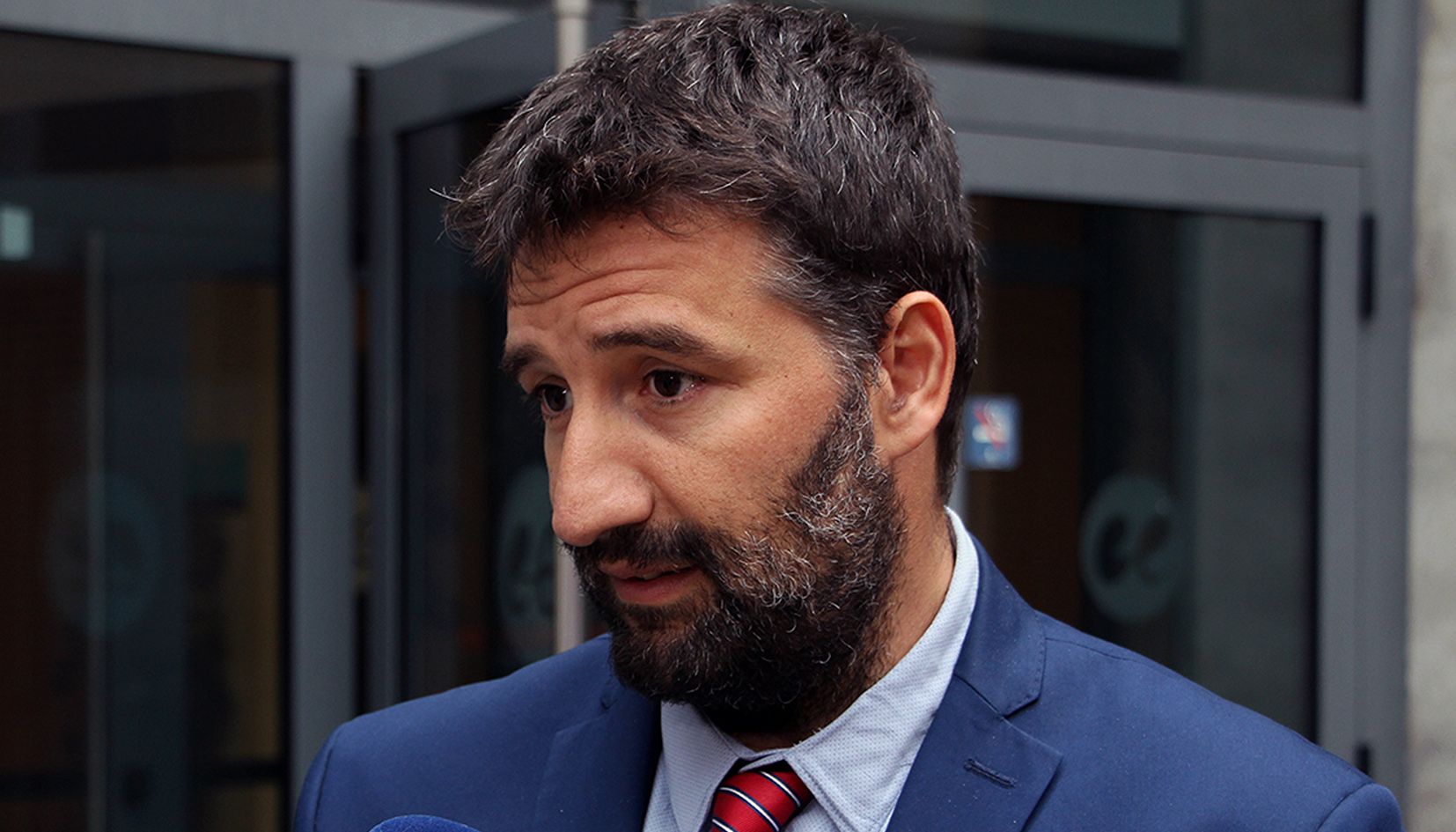 El secretari general demòcrata i conseller del comú d'Escaldes, Esteve Vidal, durant les declaracions.