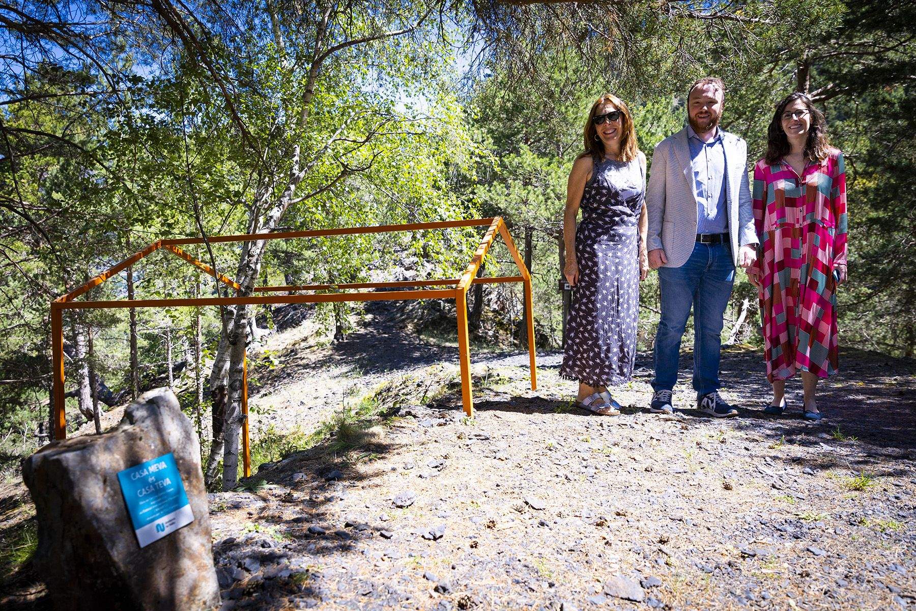 Muñoz, Menardia i Klasen en la visita a l'indret on s'ha instal·lat l'obra.