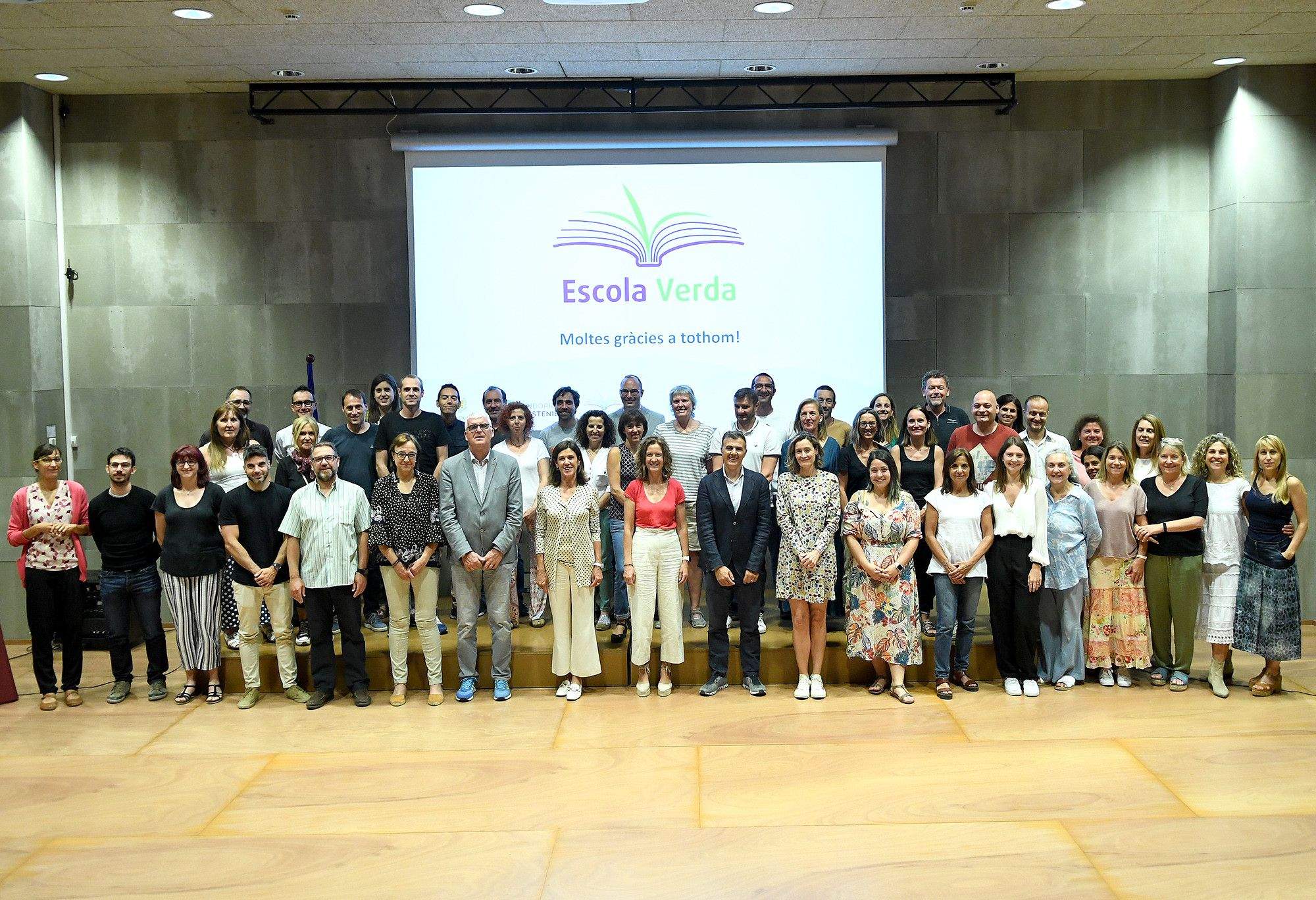 Els participants en l'acte d'aquest dilluns d'Escola Verda.