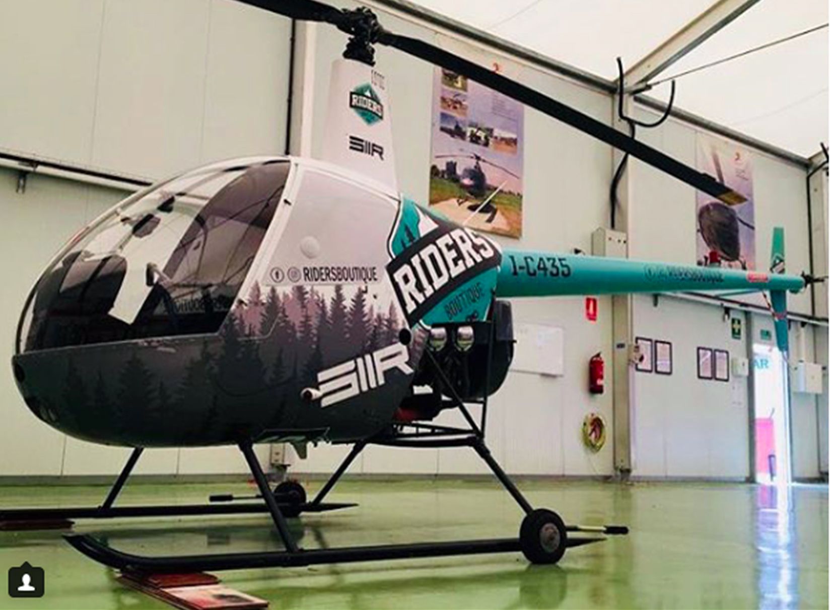 Una imatge de l'aparell que hauria protagonitzat l'incident, que molt sovint està estacionat en un hangar de l'aeroport de la Seu. Una imatge de l'aparell que hauria protagonitzat l'incident, que molt sovint està estacionat en un hangar de l'aeroport de la Seu.