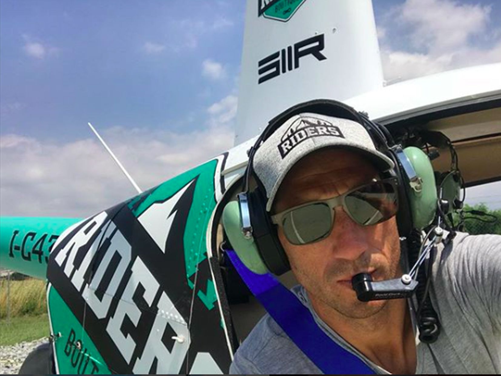 Rubén Xaus amb el Robinson 22 de l'empresa Riders Boutique, el mateix que pilotava diumenge quan l'incident. Rubén Xaus amb el Robinson 22 de l'empresa Riders Boutique, el mateix que pilotava diumenge quan l'incident.