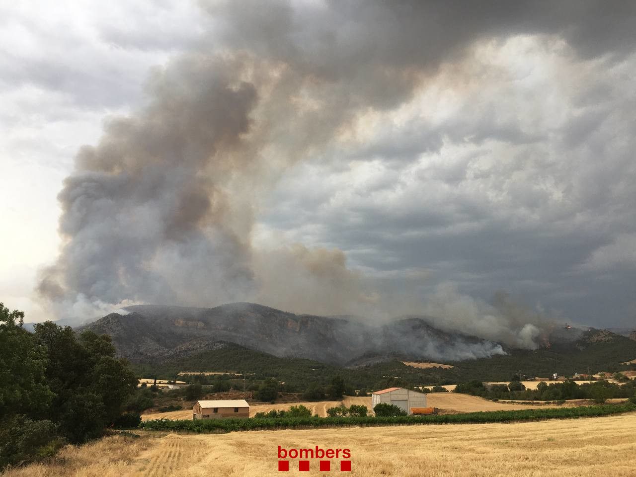 Efectes inicials de l'incendi a Baldomar, a Artesa de Segre.