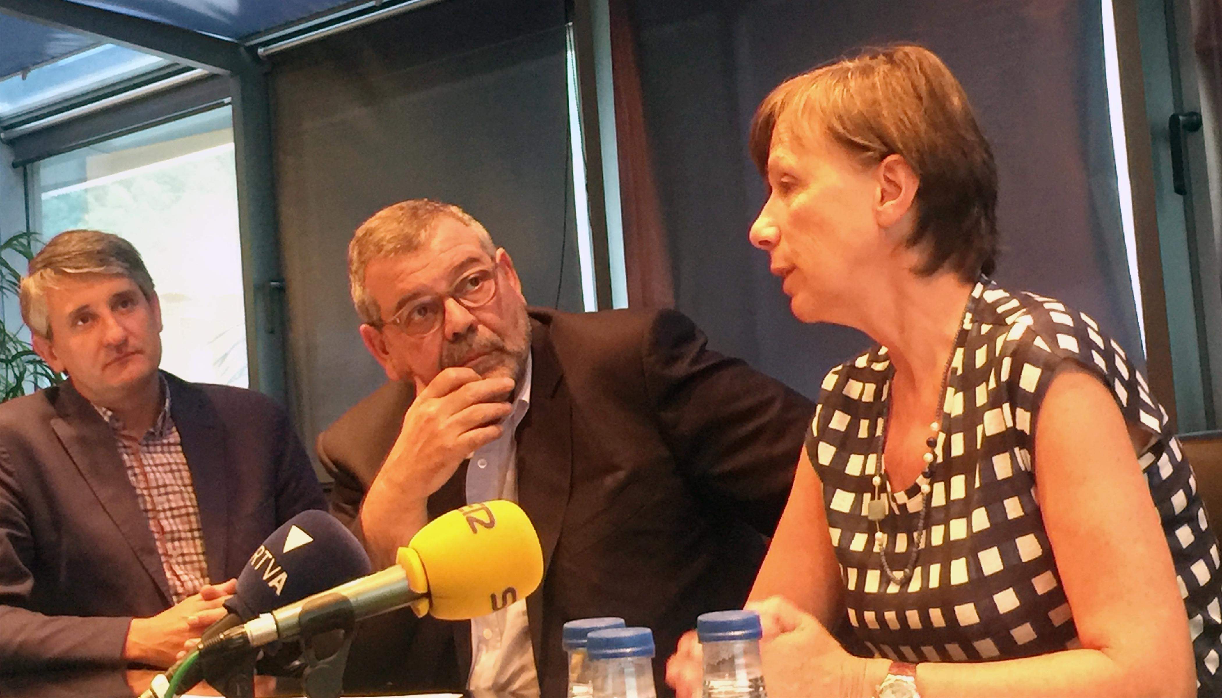 David Caubet, Jean-Michel Rascagneres i Joaquima Sol durant la compareixença per fer balanç del primer semestre d'actuació de la CASS.