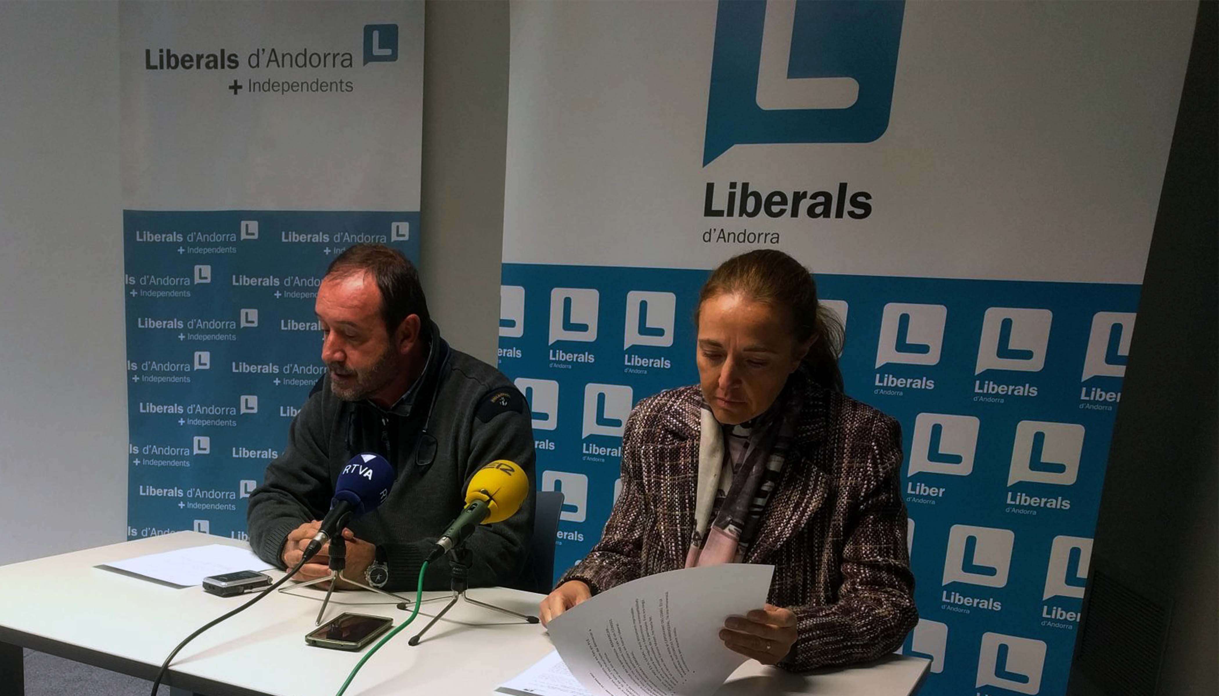 Els dos consellers liberals a la minoria encampadana, Jordi Troguet i Maribel Lafoz.