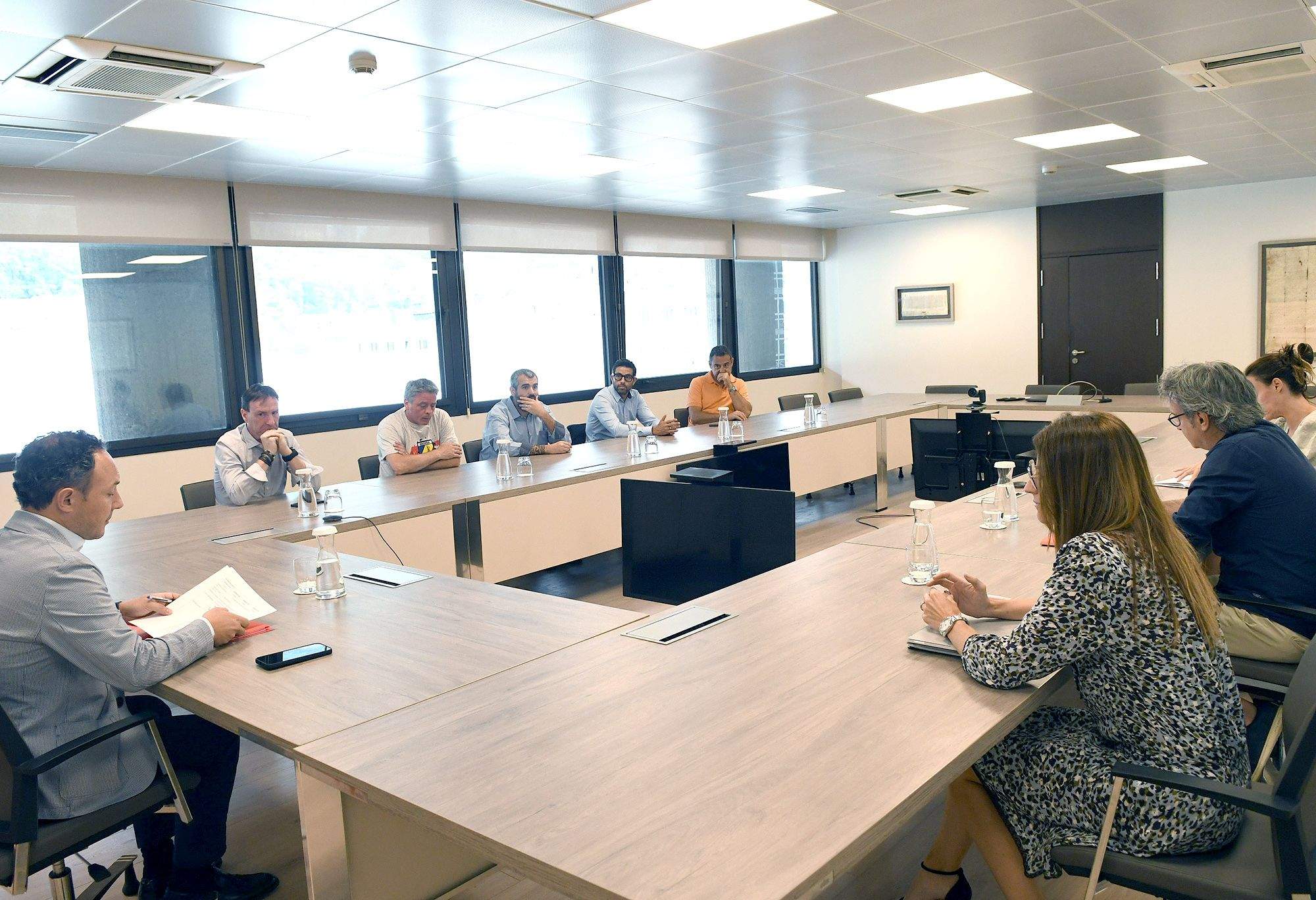 Un moment de la reunió dels representants governamentals amb els del VPC i la federació de rugbi.